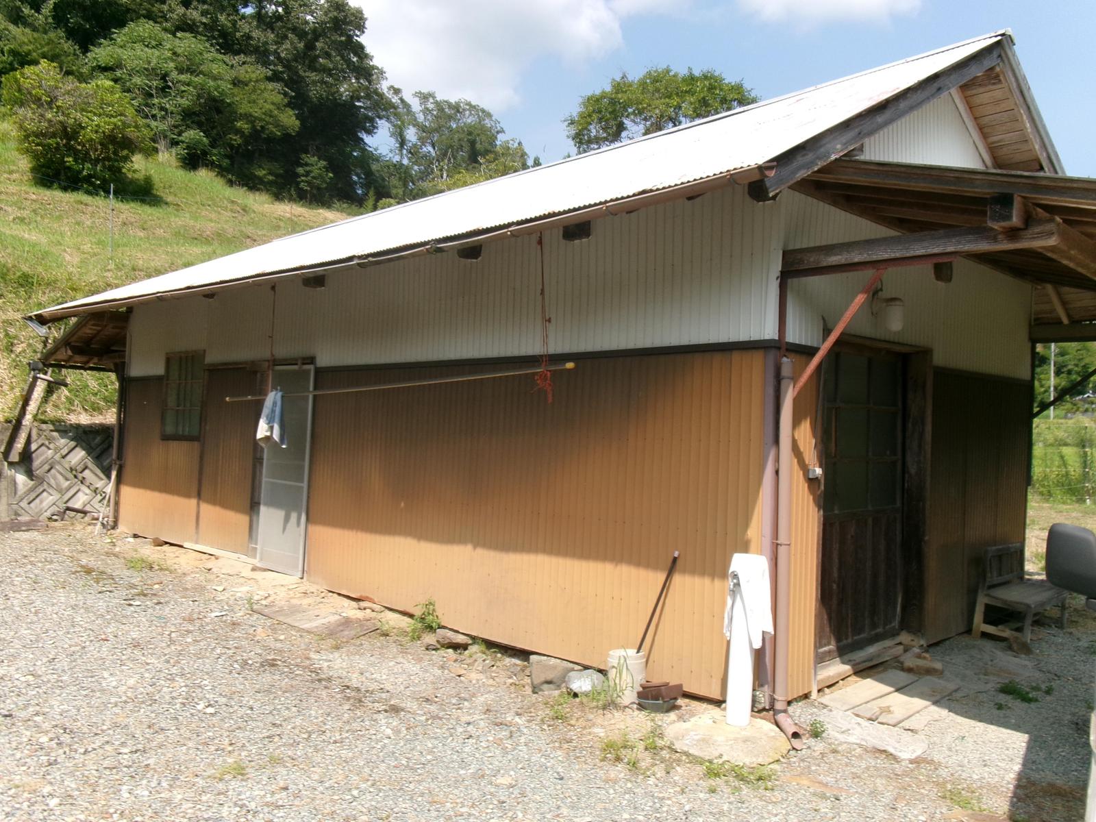 1980s wood house on a large plot in Hyogo