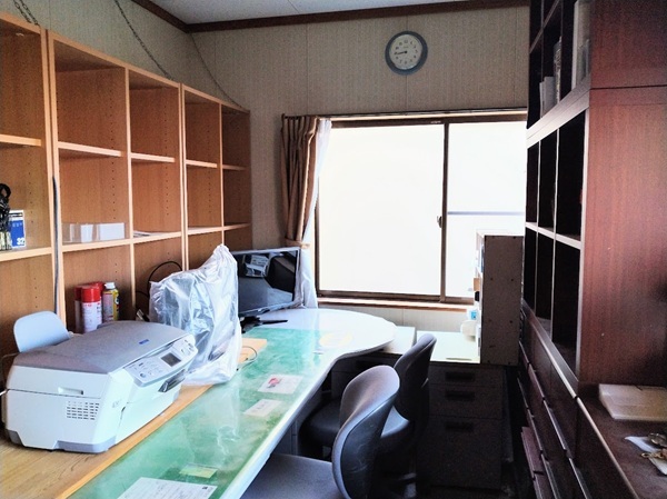 1990s wood house on a large plot in Yamanashi