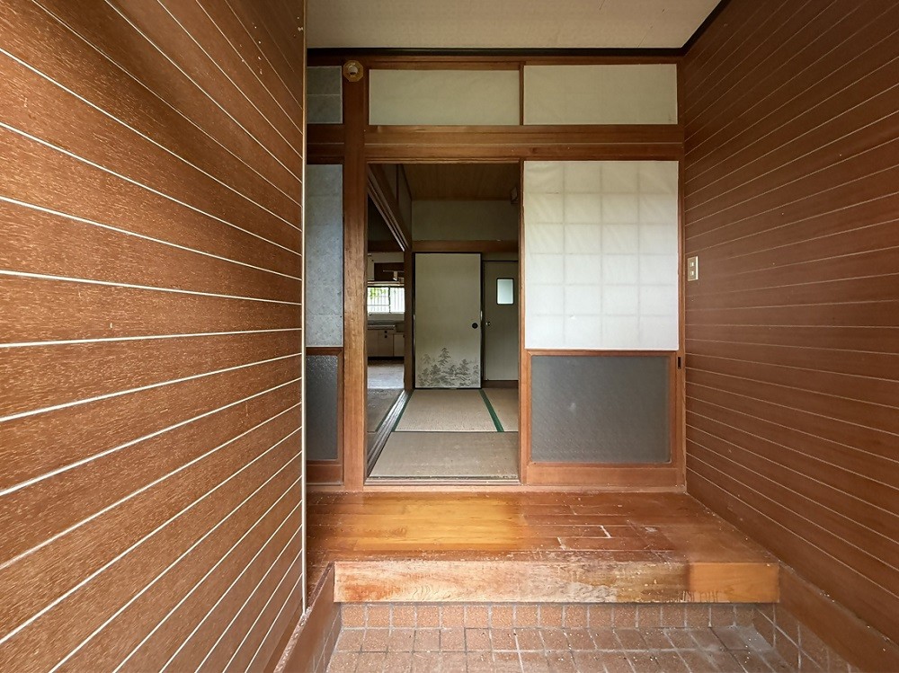 1980s wood house near the coast in Ibusuki, Kagoshima