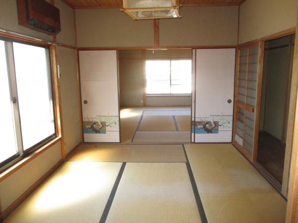 1990s wood house, 3-min walk to station, Okayama