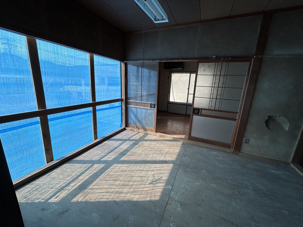 1970s steel-frame house, 15-min walk to station, Mie