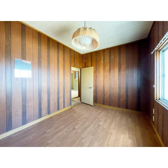 1970s wood house, 16-min walk to station, Mie