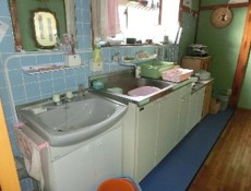 1960s wood house on a large plot in Niigata