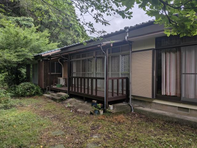 1970s wood house, 19-min walk to station, Nagasaki
