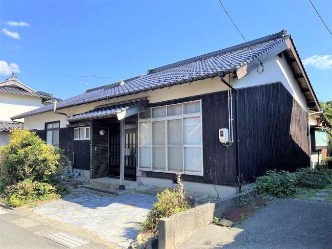 1970s wood house, 20-min walk to station, Shimane