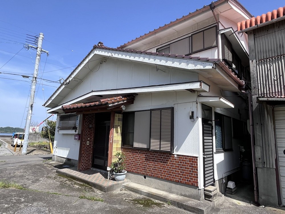 1970s wood house near the coast in Yamakawafukumoto, Ibusuki