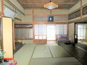 1970s wood house, 20-min walk to station, Shimane