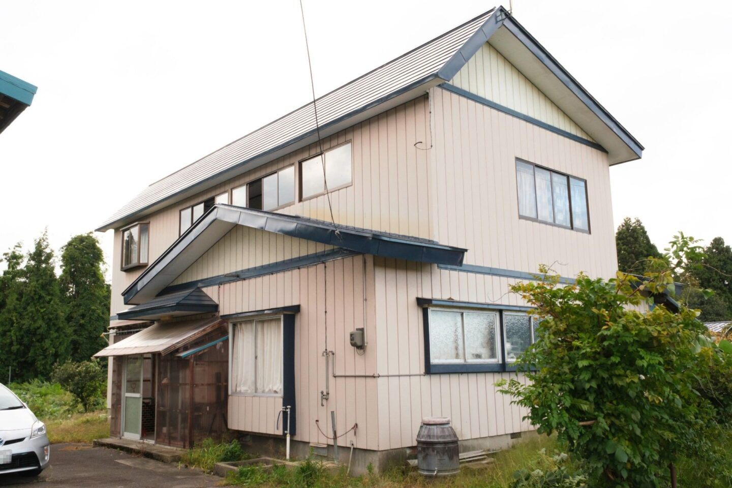 1990s wood house on a large plot in Yamagata