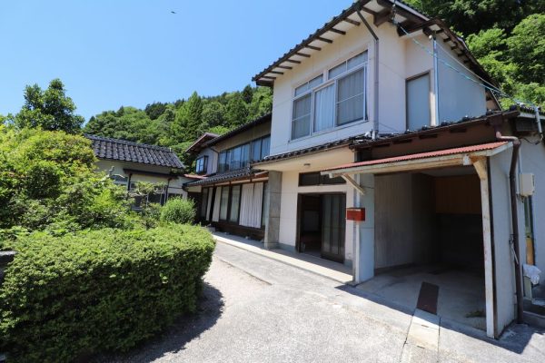 1970s wood house, 17-min walk to station, Shimane