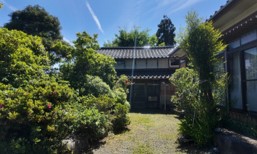 1970s wood house with outbuildings in Niigata