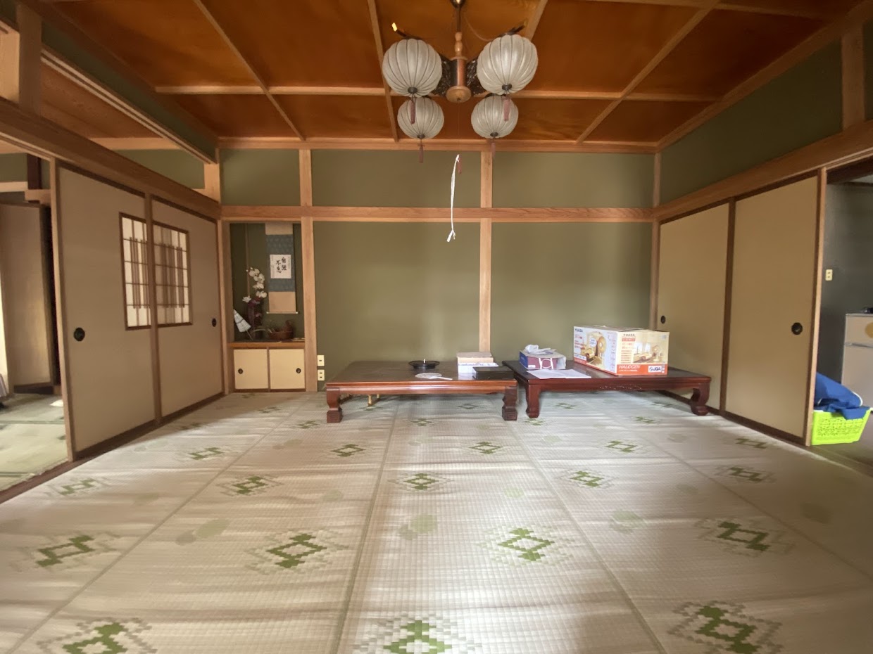 1970s wood house on a large plot in Toyama