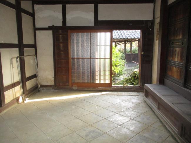 1860s wood house on a large plot in Okayama