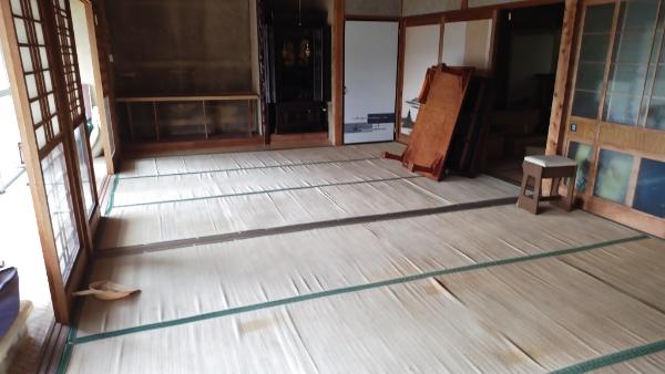 1970s wood house with storehouses in Hyogo