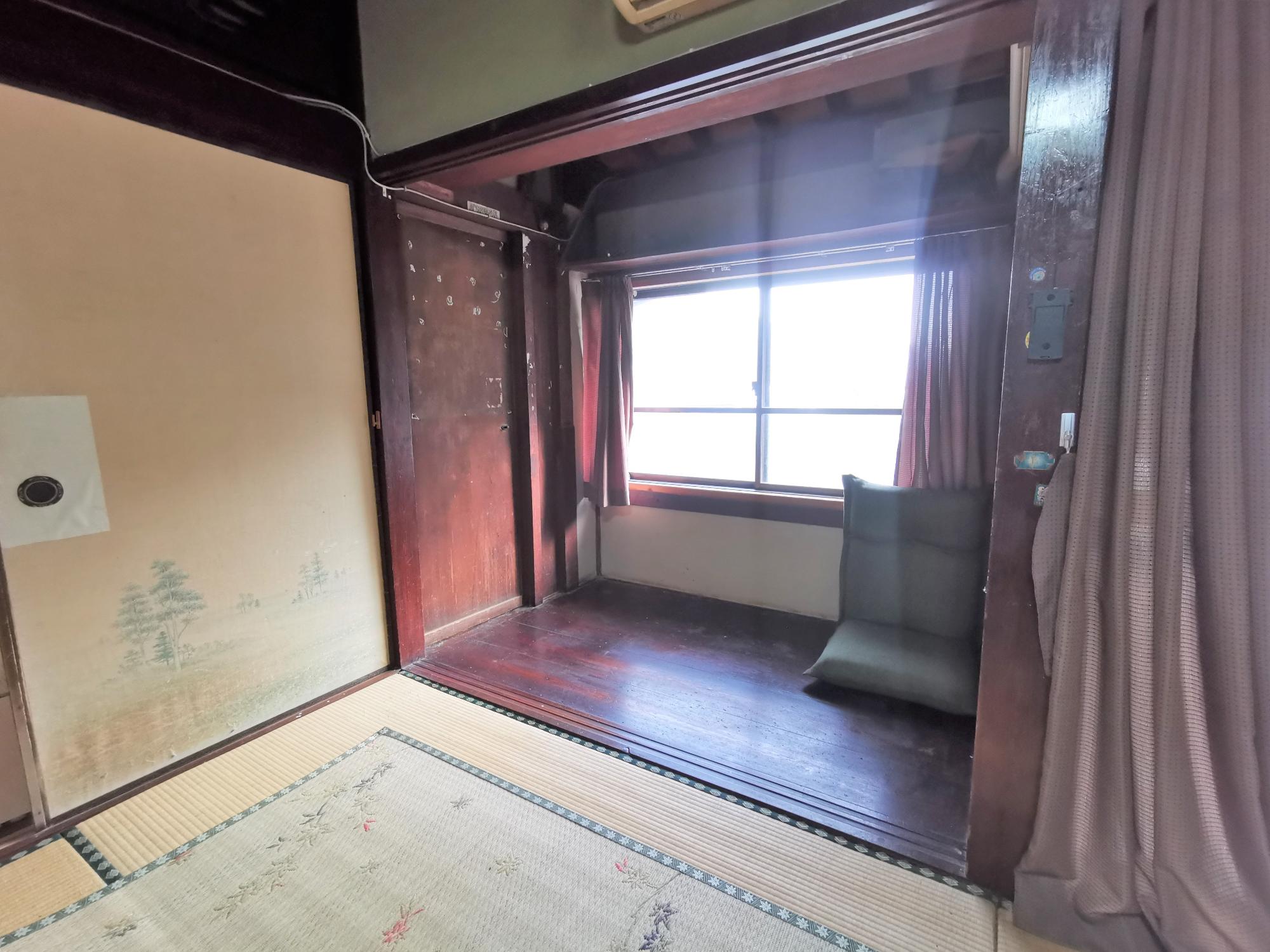 Wood house with outbuildings in Fukuoka