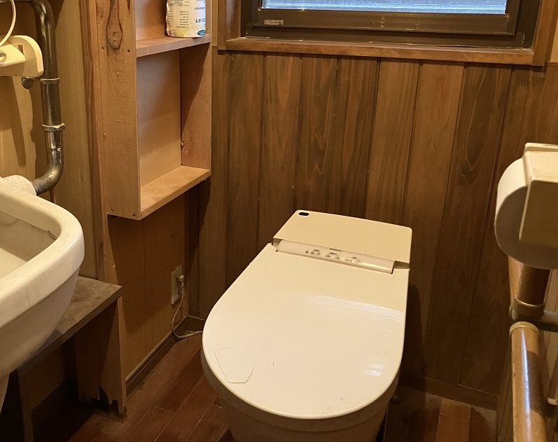 1960s wood house, 11-min walk to station, Tottori
