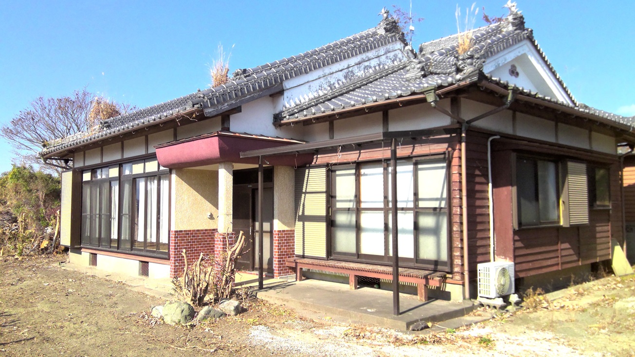1980s wood house in Koyama, Kimotsuki, farmland, approval needed