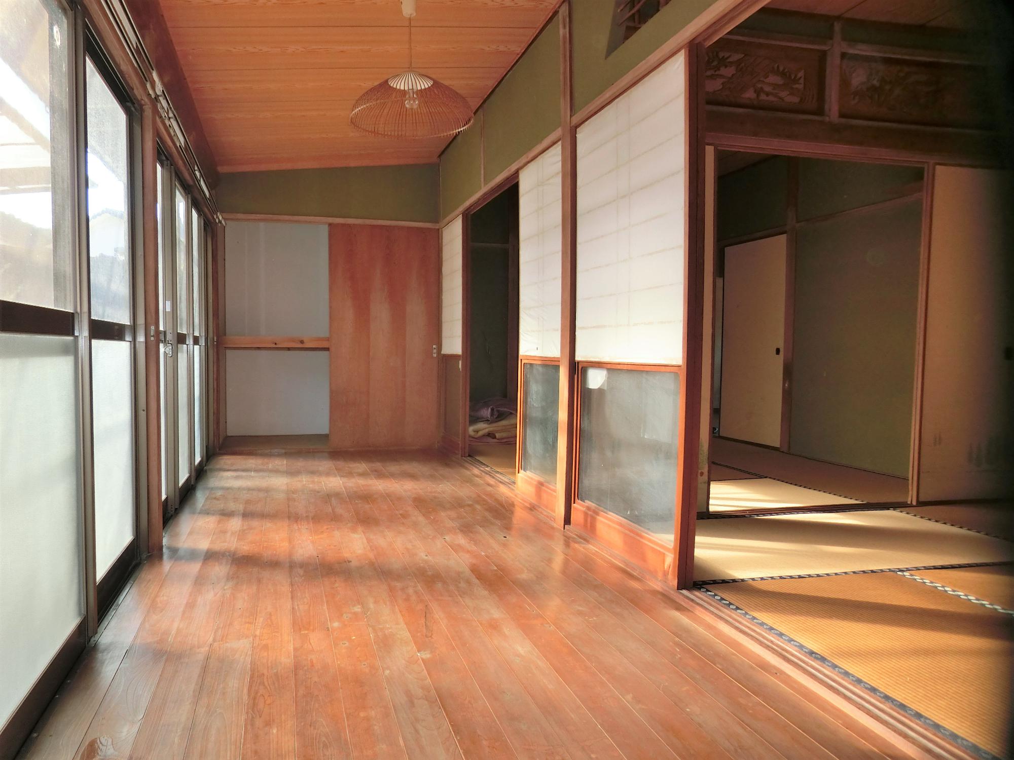 1970s wood house on a large plot in Fukuoka