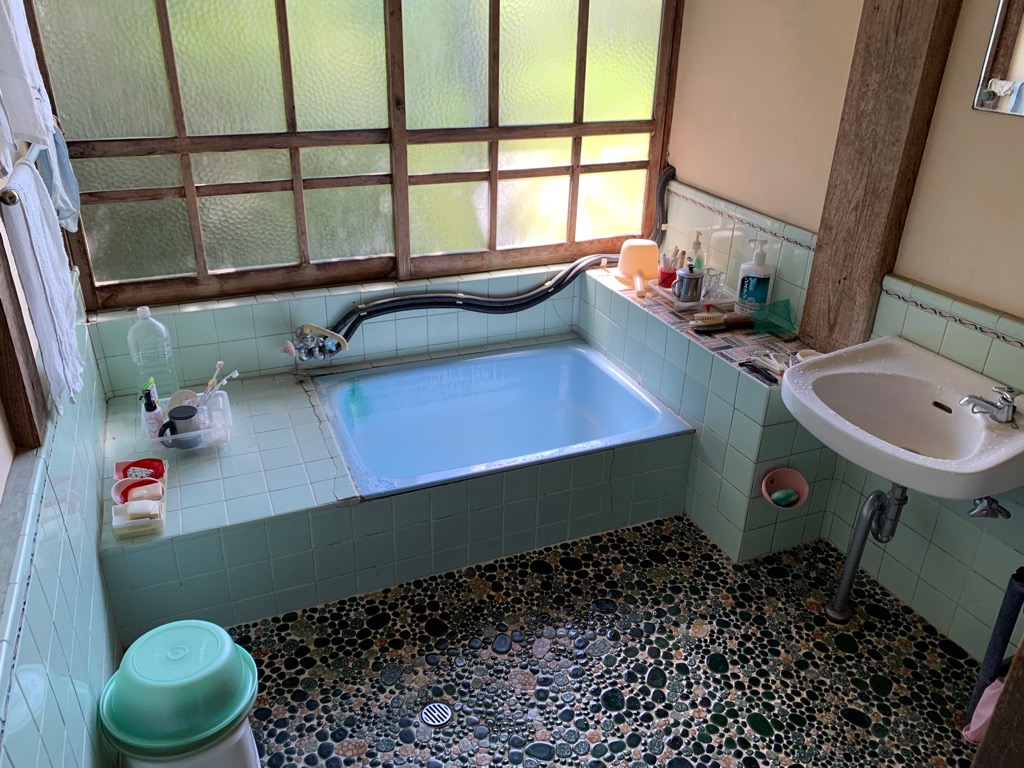 1960s wood house on a large plot in Tottori