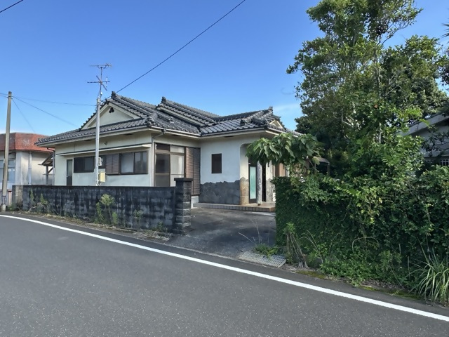 Wood house near the coast in Ei, Minamikyushu