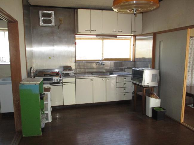 1970s wood house, 15-min walk to station, Okayama