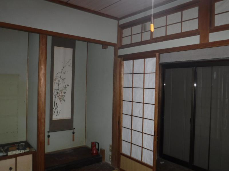 1970s wood house, 12-min walk to station, Mie