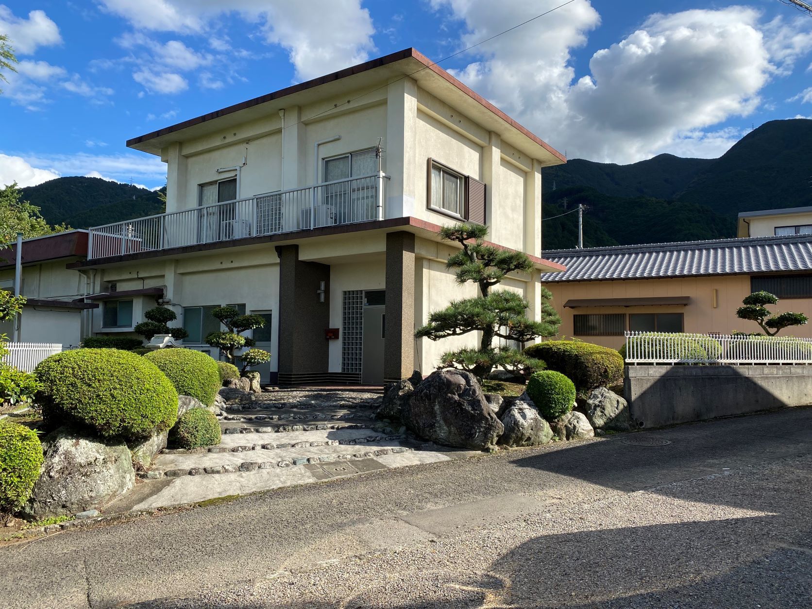 1960s concrete house on a large plot in Ehime