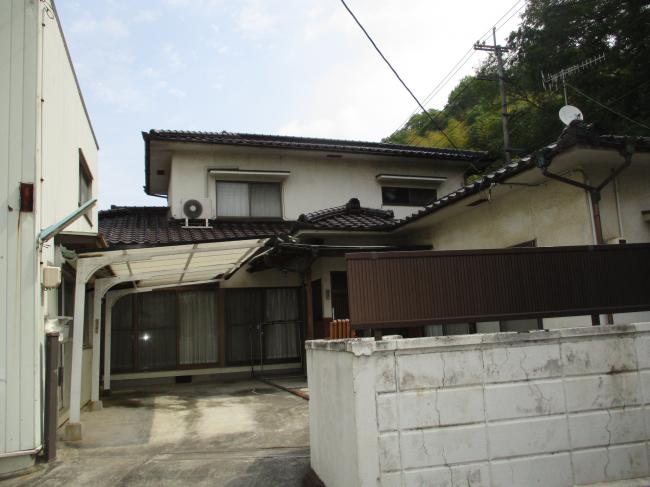 1970s wood house, 17-min walk to station, Okayama