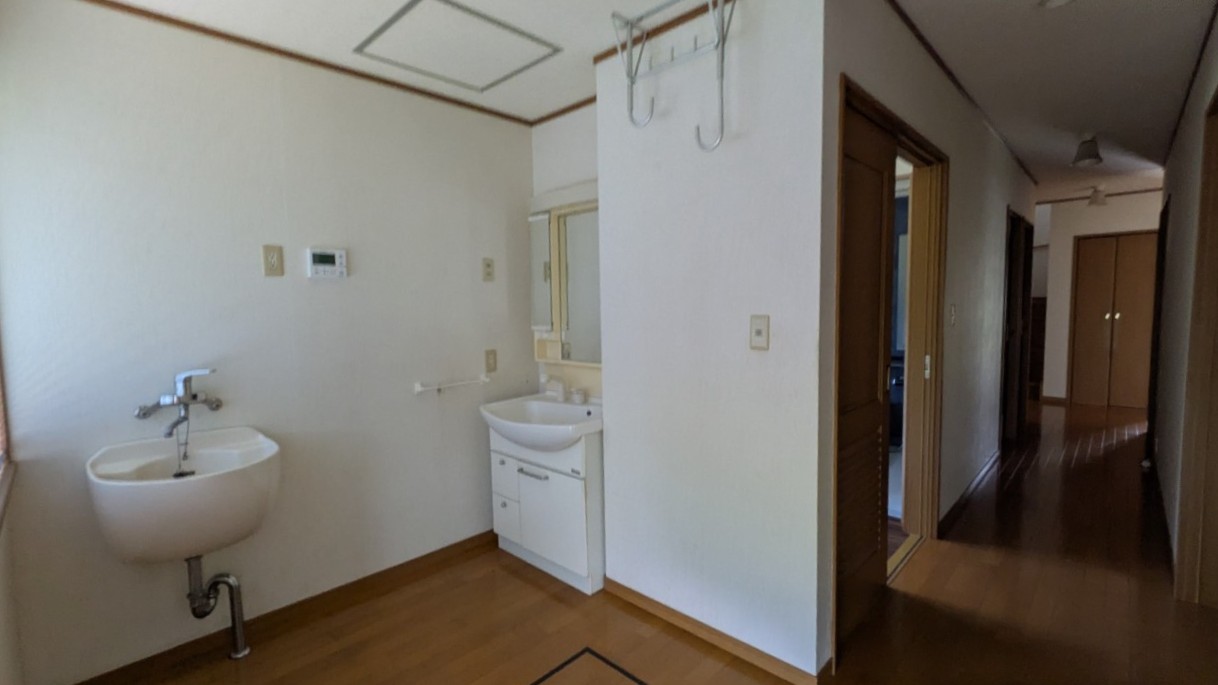 2000s wood house in Gifu