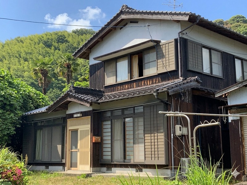 1970s wood house, 8-min walk to station, Yamaguchi