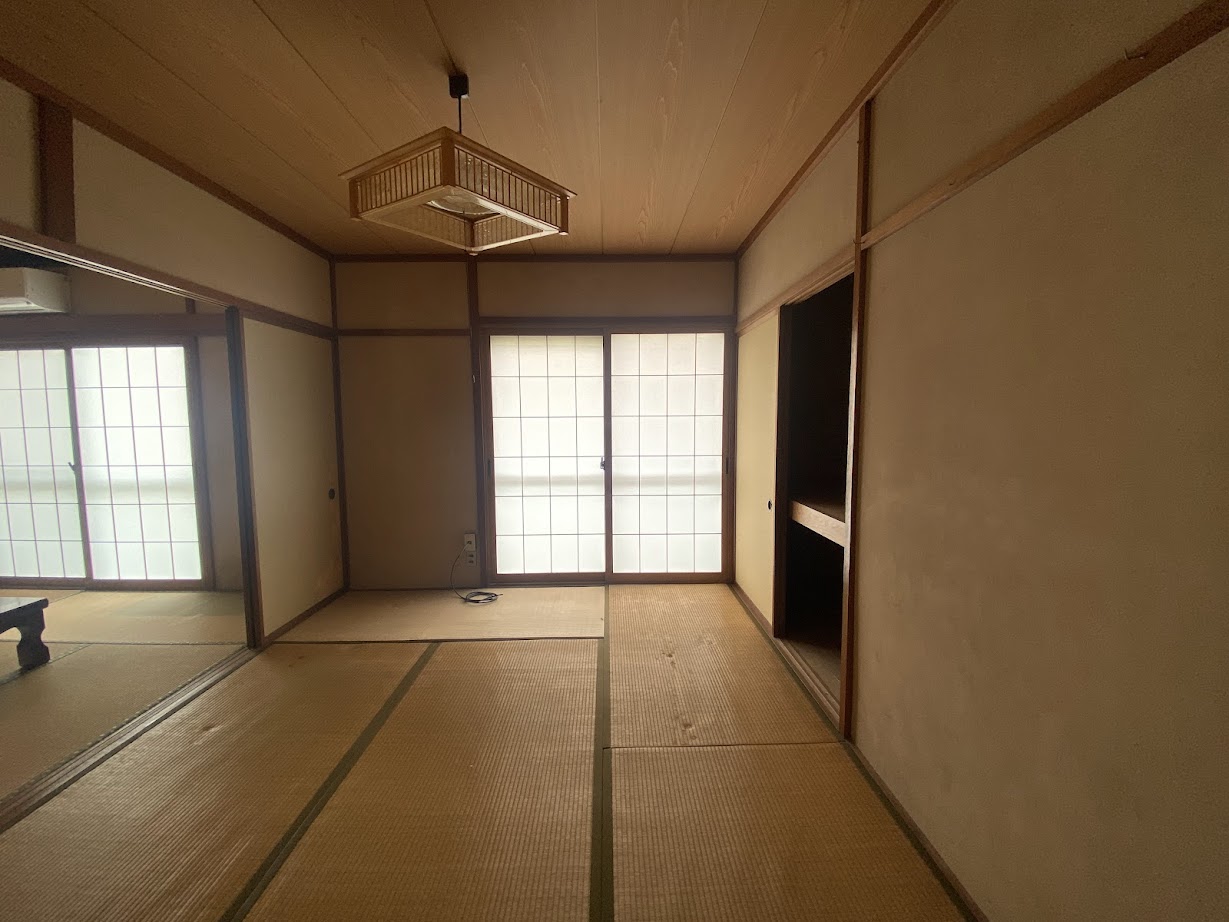 1970s wood house, 10-min walk to station, Toyama