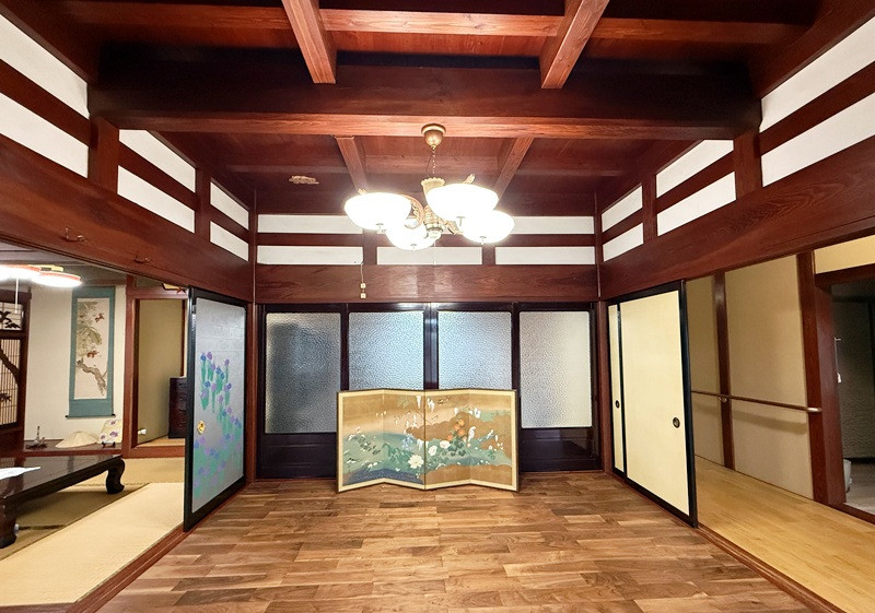 1960s wood house, 17-min walk to station, Toyama