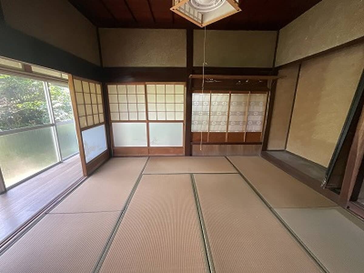 1930s wood house on a large plot in Hiroshima