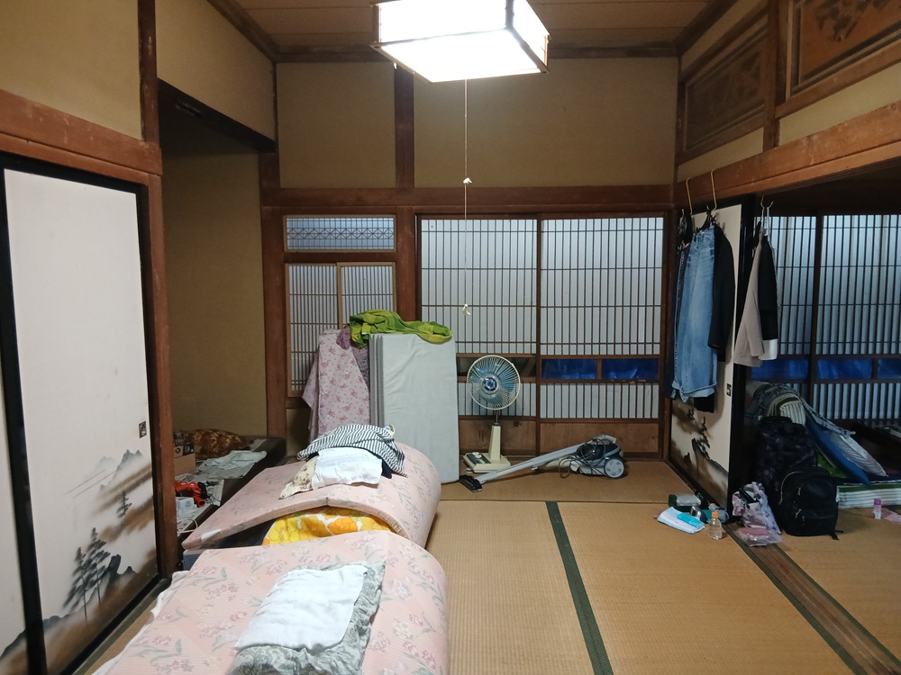 1940s wood house on a large plot in Iwate