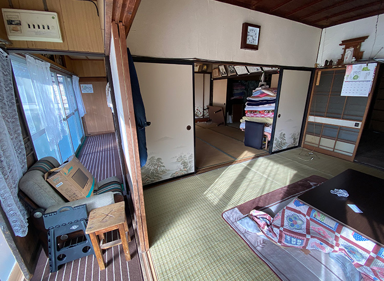 Wood house on a large plot in Shimane