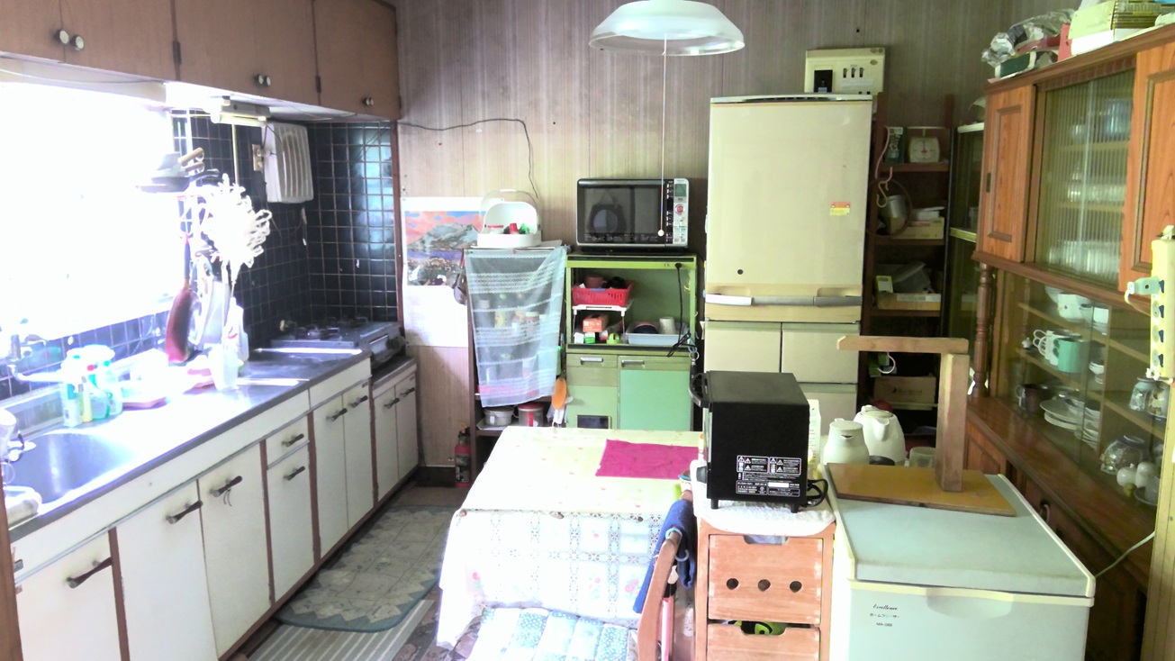 1970s wood house on a large plot in Koyama, Kimotsuki