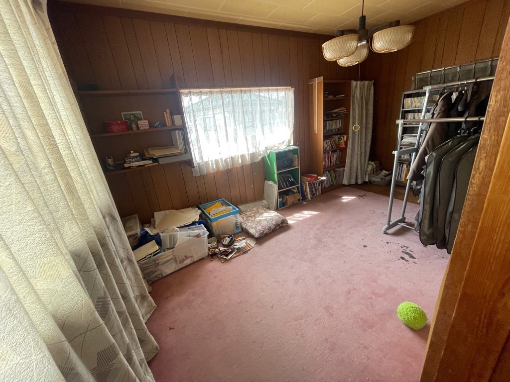 1970s wood house on a large plot in Nagano