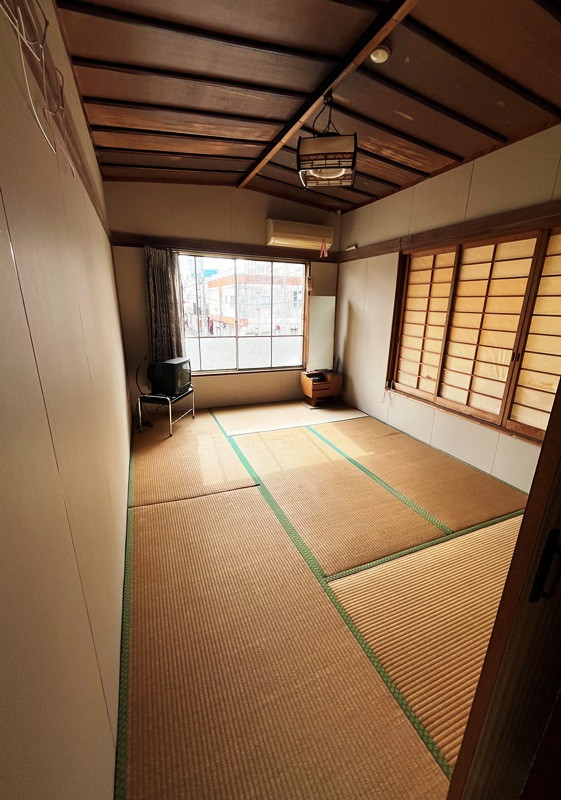 1970s house, 3-min walk to station, Miyazaki