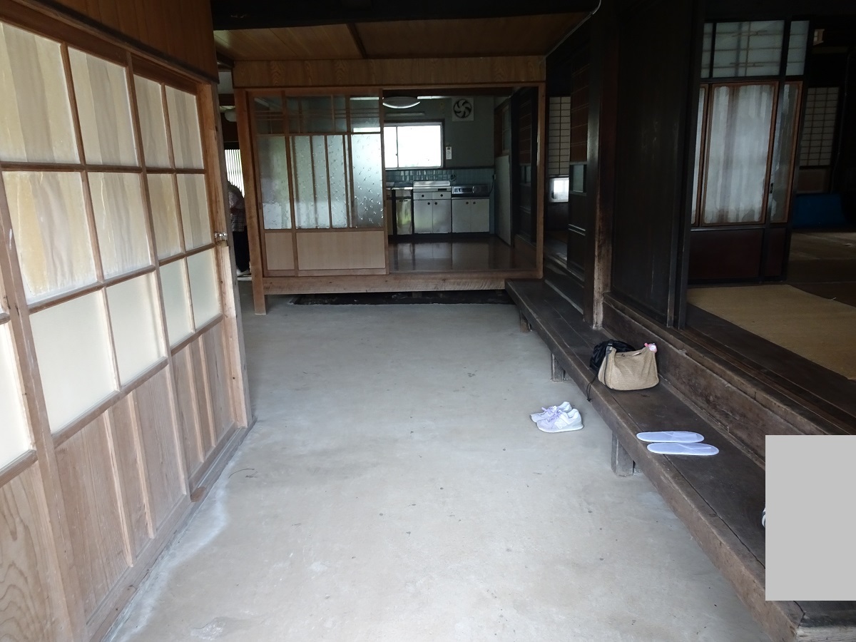 1910s wood house on a large plot in Hyogo