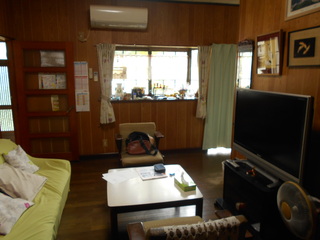 1990s wood house in Kochi