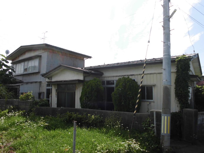 1970s wood house, 4-min walk to station, Akita