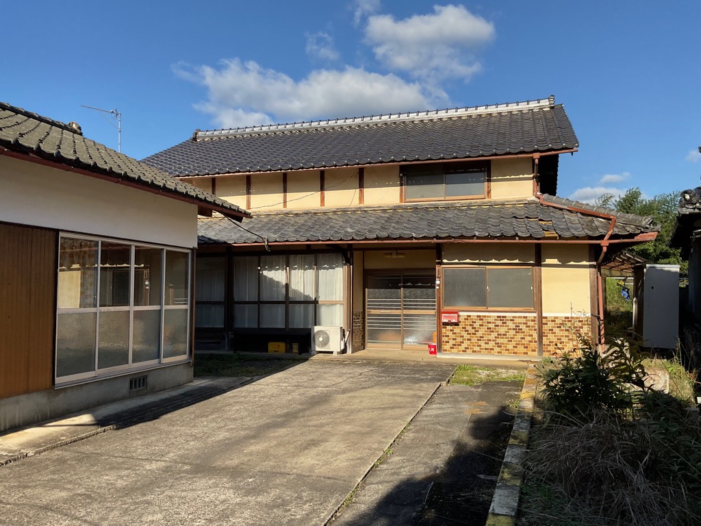 Wood house on a large plot in Monobe, Ayabe