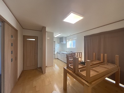 7LDK with Renovated Plumbing! Second Floor Building Also Available for Rental!