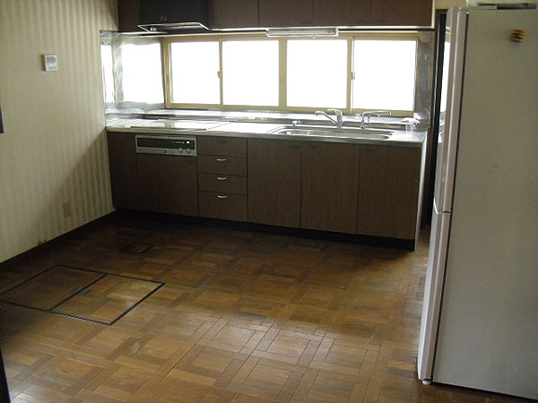 1990s wood house on a large plot in Iwate