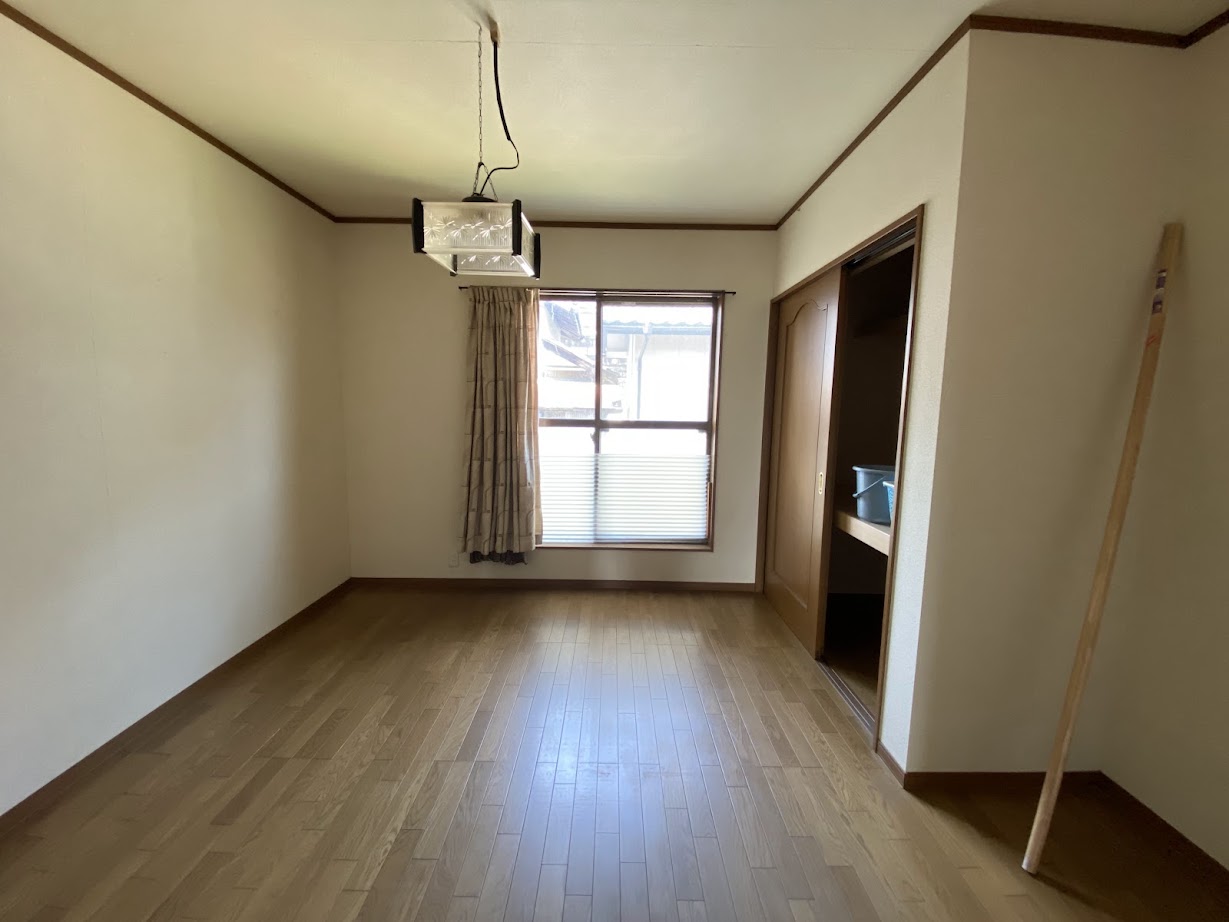 2000s wood house on a large plot in Toyama