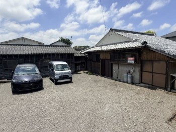 1980s house with outbuildings in Minamisatsuma, Kagoshima