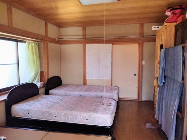1990s wood house on a large plot in Yamanashi