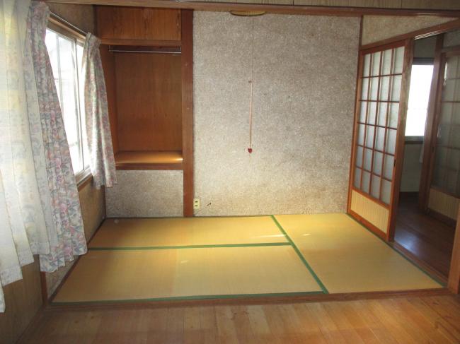 1960s wood house, 15-min walk to station, Okayama