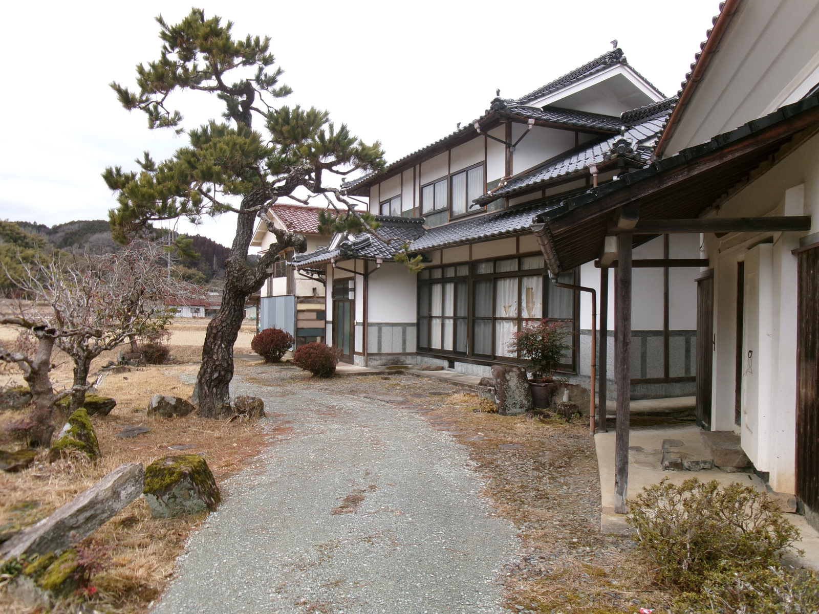 1970s house with storehouses in Hyogo