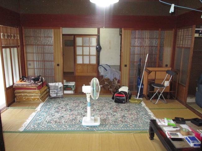 1950s wood house on a large plot in Okayama
