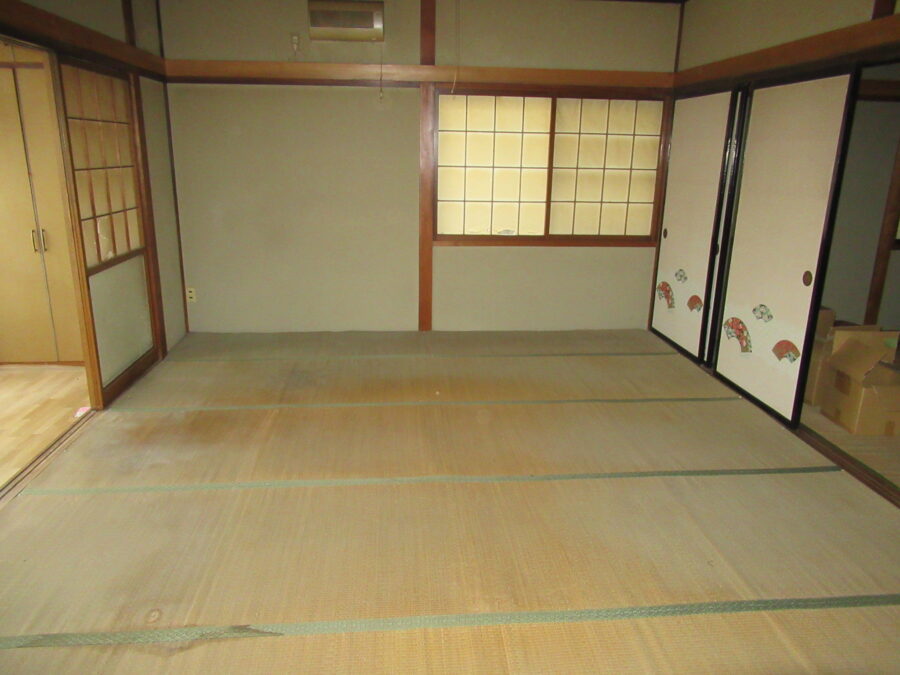 1970s wood house, 8-min walk to station, Aomori